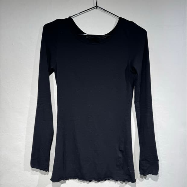 Yuukiogura slim-fit black long sleeve   