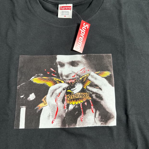 슈프림 안티히어로 콜라보 티셔츠 m
