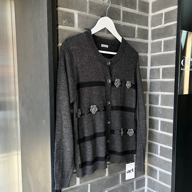 플라워 장식 가디건 그레이