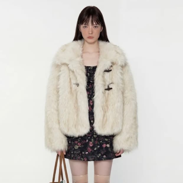 루루서울 플러피 더블 퍼 자켓 아이보리