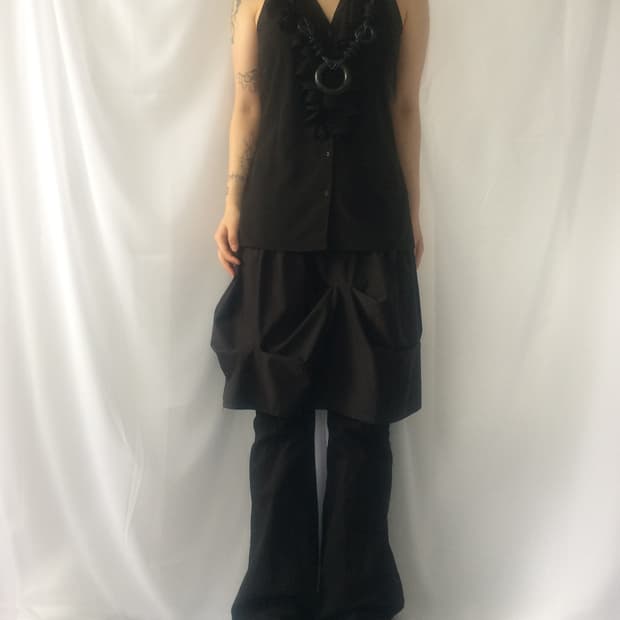 Ruffle point sleeveless