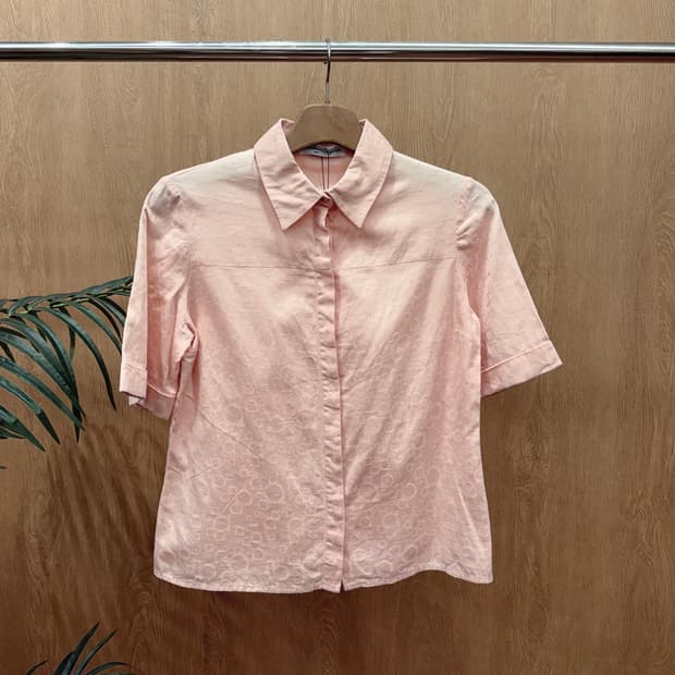 살바토레 페라가모 반팔 셔르 로고 패턴 히든버튼 디테일 핑크