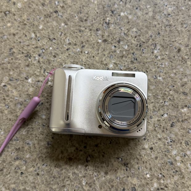 코닥 C875 뉴진스 디카