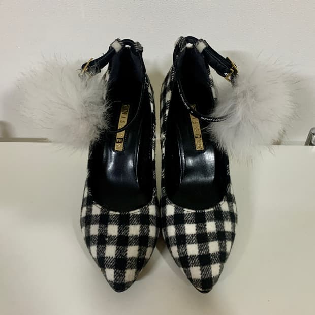 미소페 MISOPE 블랙앤화이트 체크 하이힐 퍼 장식 펌프스 슈즈 구두 