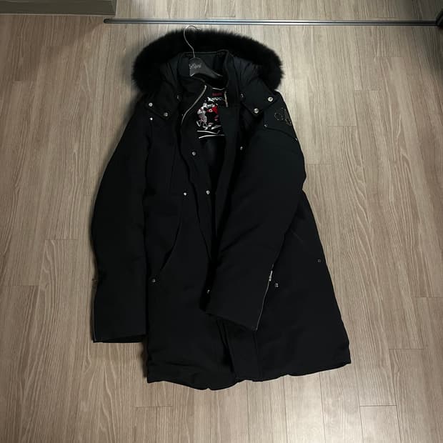 무스너클 블랙 패딩 코트 폭스퍼