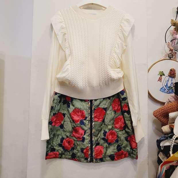 프릴니트 맨투맨. 르샵 본딩스커트