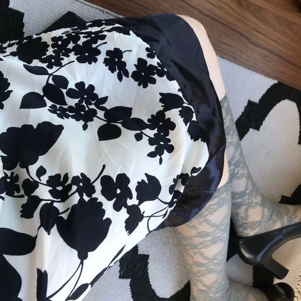 vintage deep v-neck pattern dress