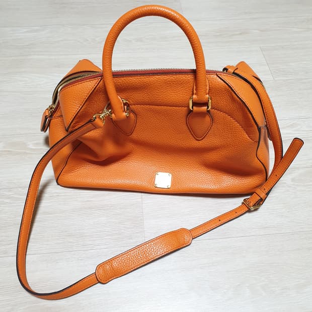 정품)MCM 크로스백 