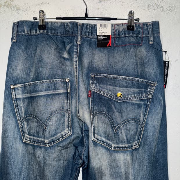 리바이스 엔지니어드 진(34)