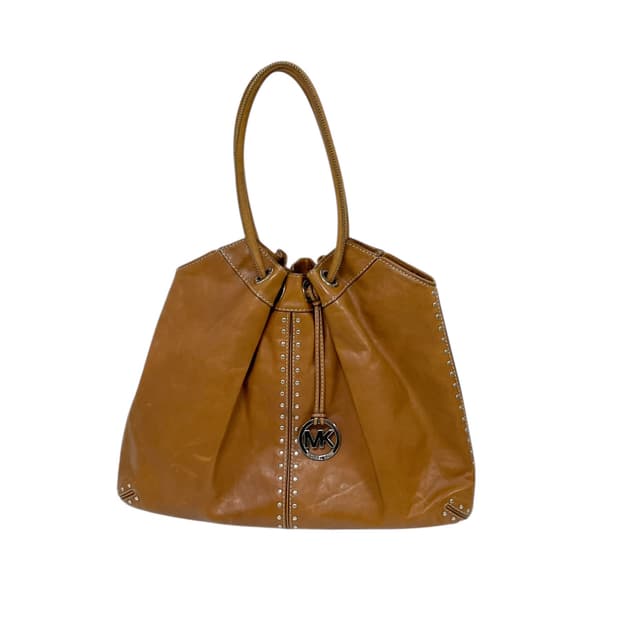 마이클코어스 스터드 가죽 숄더백