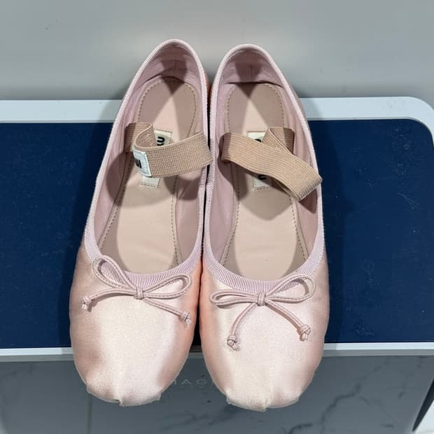 미우미우 발레리나 플랫 슈즈 35