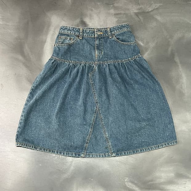  빔즈 보이 셔링 데님 스커트 y15979