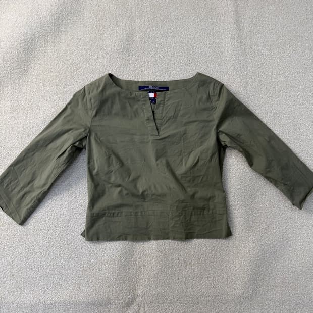 M 타미힐피거 올리브 브이넥 블라우스 0223T