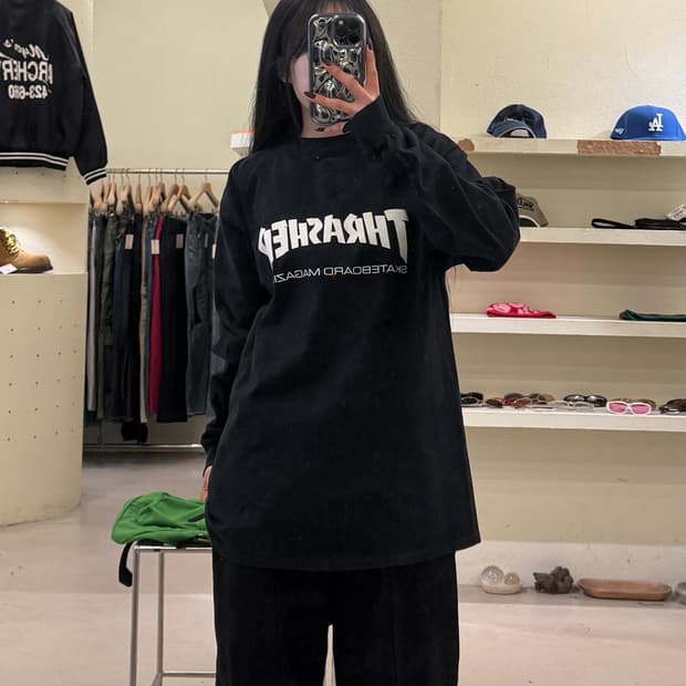 트레셔 스트릿 빅로고 프린팅 롱슬리브 U1176