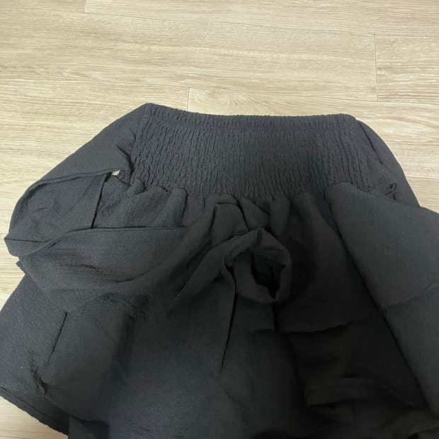 검정 러플 스커트 
