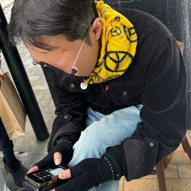 캐피탈 피스 머플러 옐로우