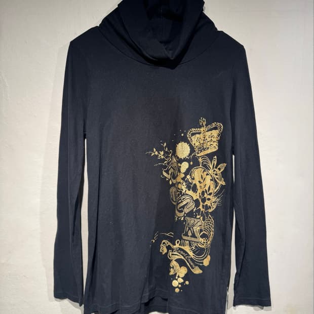 Vintage black long sleeve with crown  