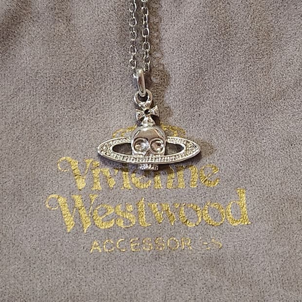 비비안웨스트우드 스컬 orb 목걸이