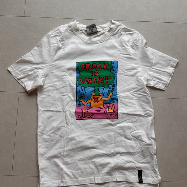 키스 해링 그래픽 반팔 티셔츠 (Crack Is Wack)