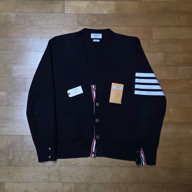 [3,새상품급]25ss 톰브라운 밀라노스티치 금장 가디건