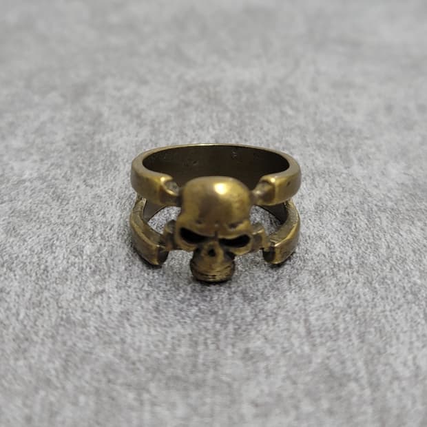 skull ring