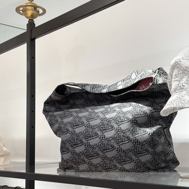 비비안웨스트우드 3D 모노그램 호보백