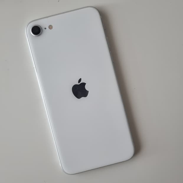 아이폰 se3 화이트 74% 64G