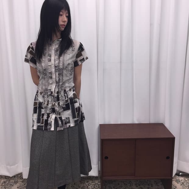 프릴 반팔 블라우스