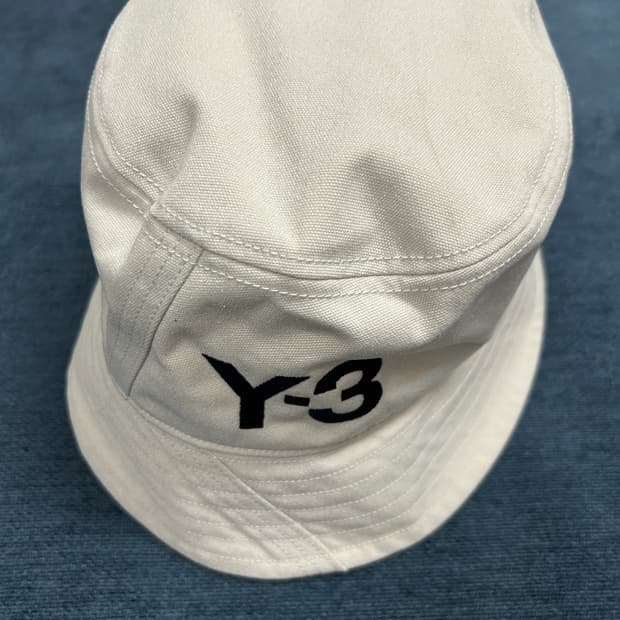 Y-3 크림 버킷헷