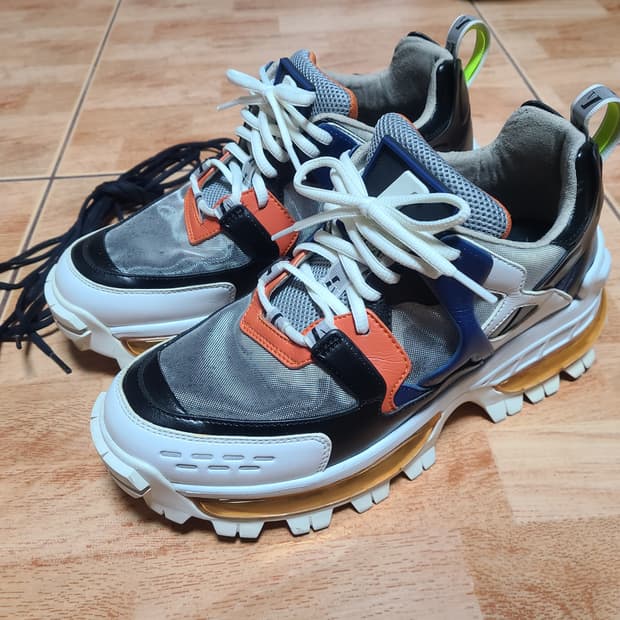 엠포리오 알마니 정품 청키 스니커즈 260