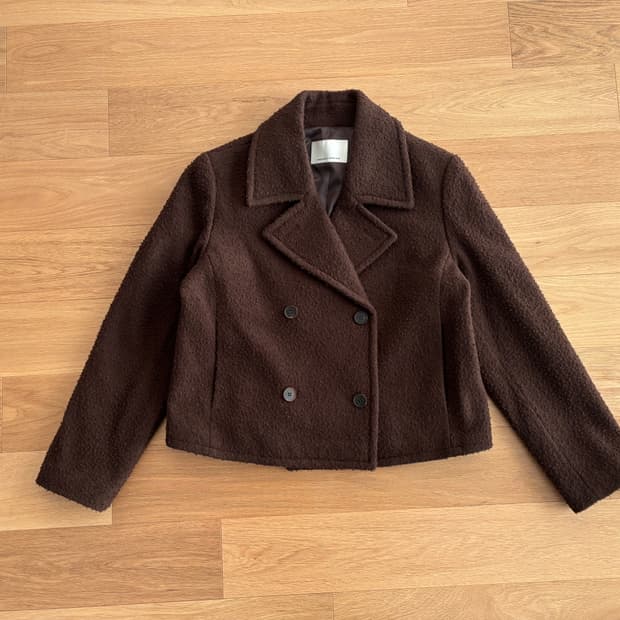 언더스탠딩 부클 숏코트