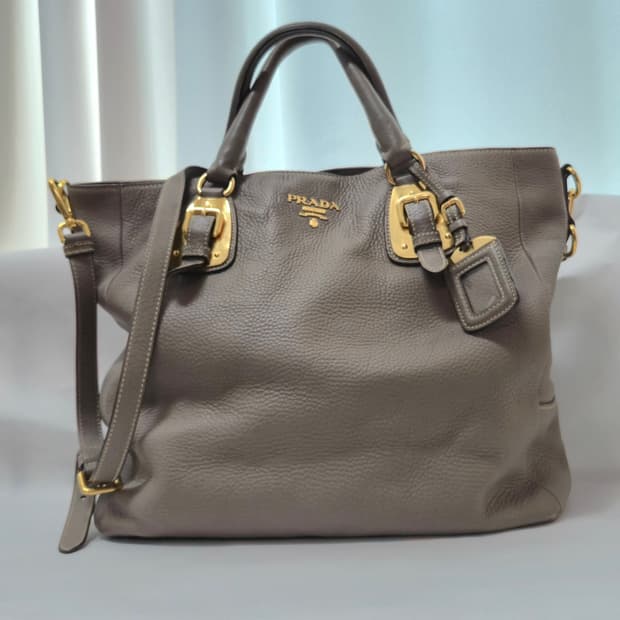 프라다 그레이 가죽 토트백