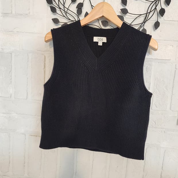 COS 블랙 니트 조끼 베스트