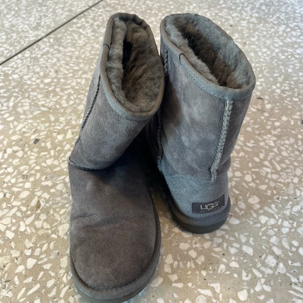 UGG Classic Short Shearling Boots – Grey