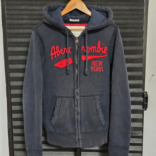 [아베크롬비 앤 피치] 머슬 핏 빅 로고 아플리케 후드집업 | 00126