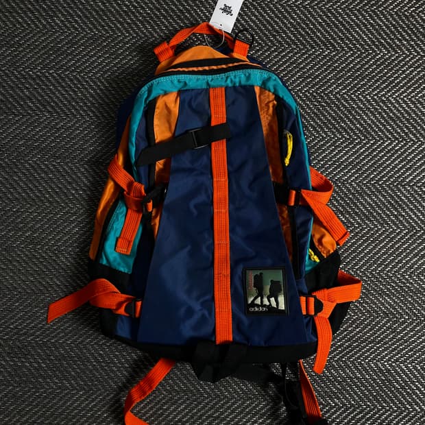00s 아디다스 올드스쿨 버클 디테일 테크 백팩 o 3368