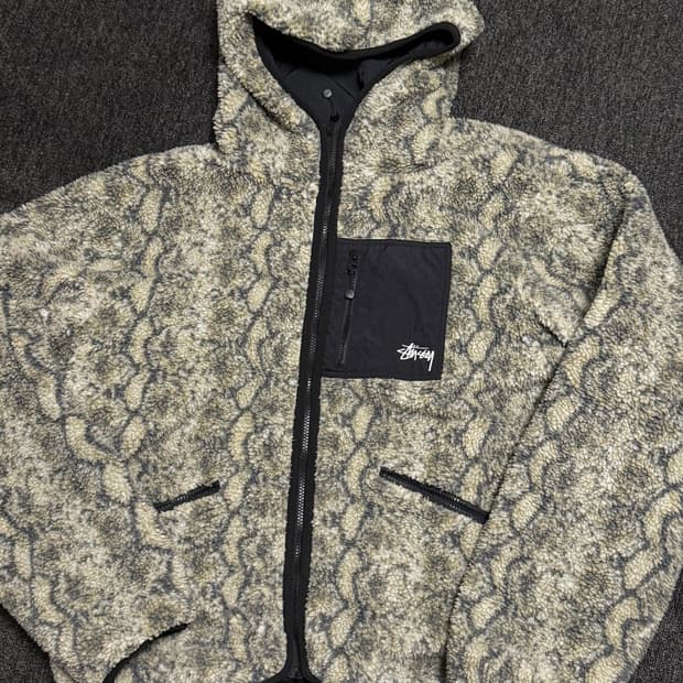 [XL] 스투시 스네이크 자카드 쉐르파 자켓 그레이
