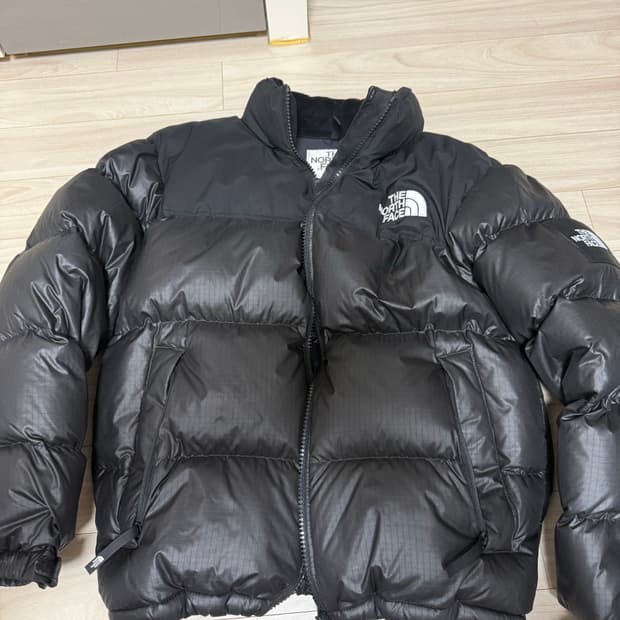 노스페이스 눕시 패딩 판매합니다.