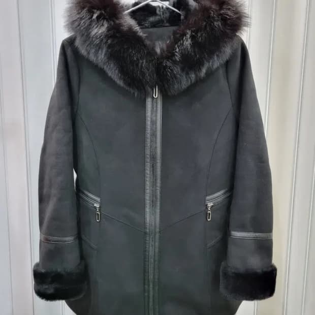 블랙 퍼 후드 무스탕