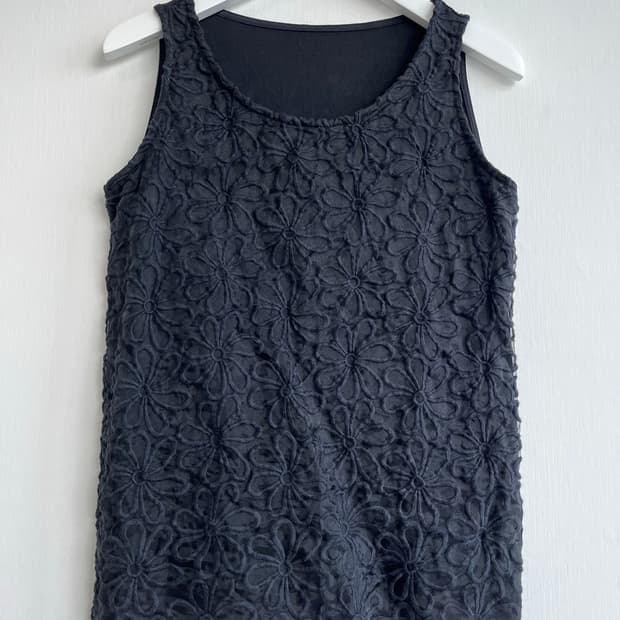 블랙 플라워 민소매