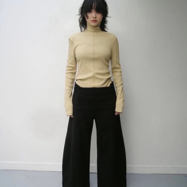 애옹쓰 zip Turtleneck top - mustard