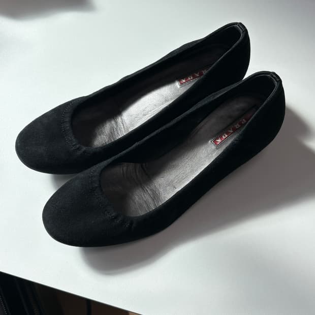 프라다 스포츠 스웨이드 미들힐 36.5