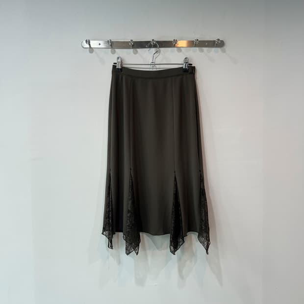 카키 레이스 미디 스커트