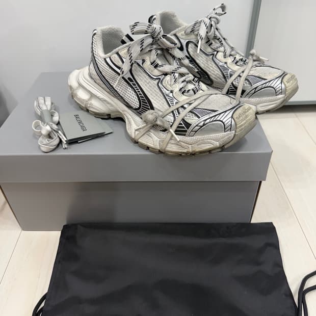 발렌시아가 3xl 화이트. 비브람굽보강9만. 42사이즈