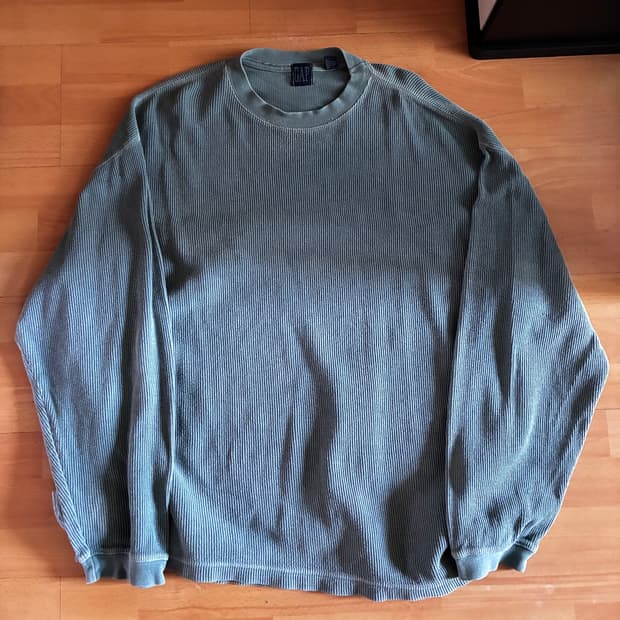 old gap 90s long sleeve
