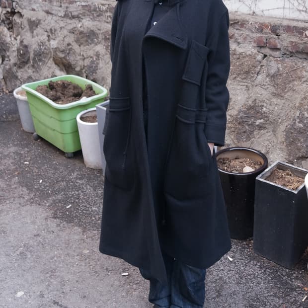 꼼데가르송 숄더 버튼 코트