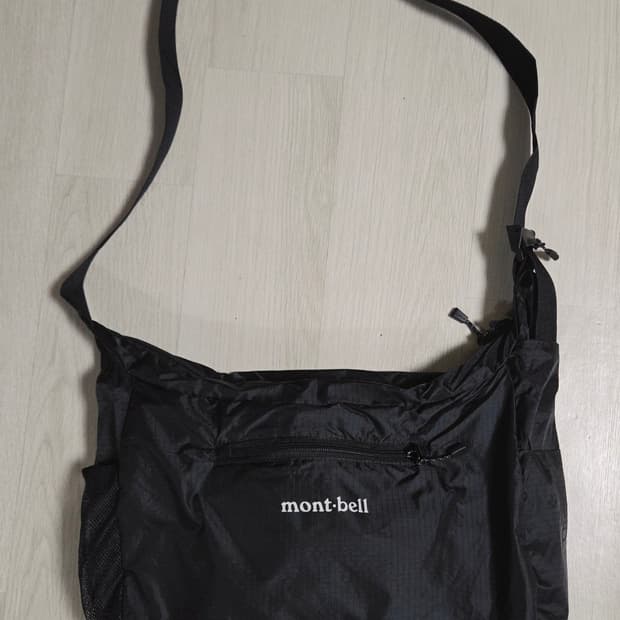 (착샷) 몽벨 포켓터블 숄더백 라이트 블랙 S M 2종