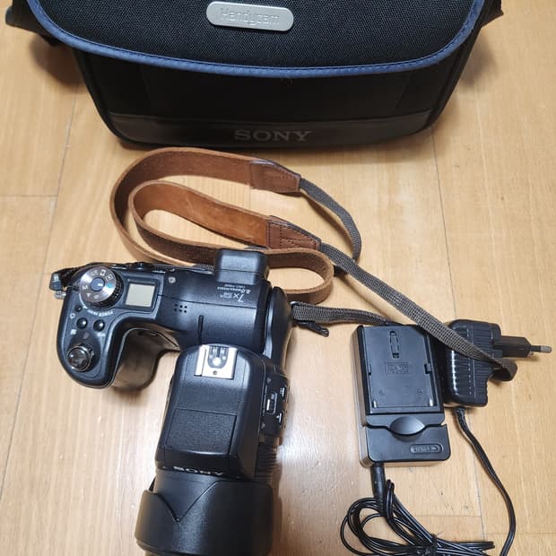 소니 하이엔드 디지털 카메라 DSC-F828