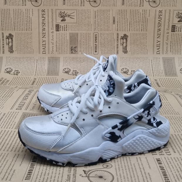 나이키 에어 허라취 여성운동화 실사이즈235