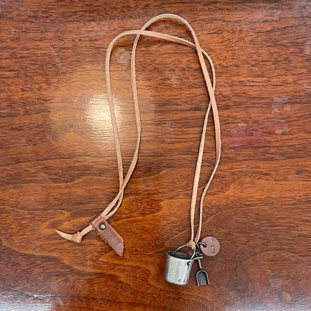 빈티지 레더 스트랩 목걸이